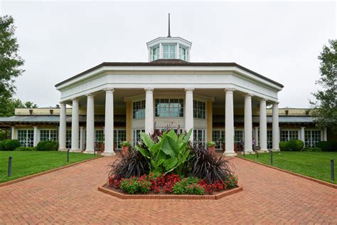 Stowe botanical gardens - Dec 6, 2023 - Daniel Stowe Botanical Garden, the Carolinas’ Garden for All Seasons, provides guests a chance to reconnect with nature. Located within 380 acres on the banks of Lake Wylie, spectacular gardens, sp...